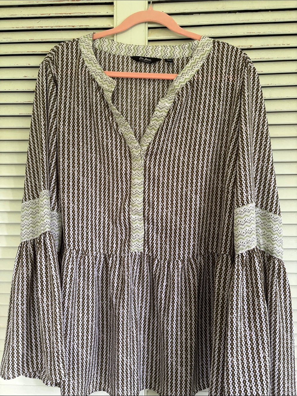 Du Jour plus sizeBoho-Style Tiered Tunic Top with bell sleeves green Lace Trim